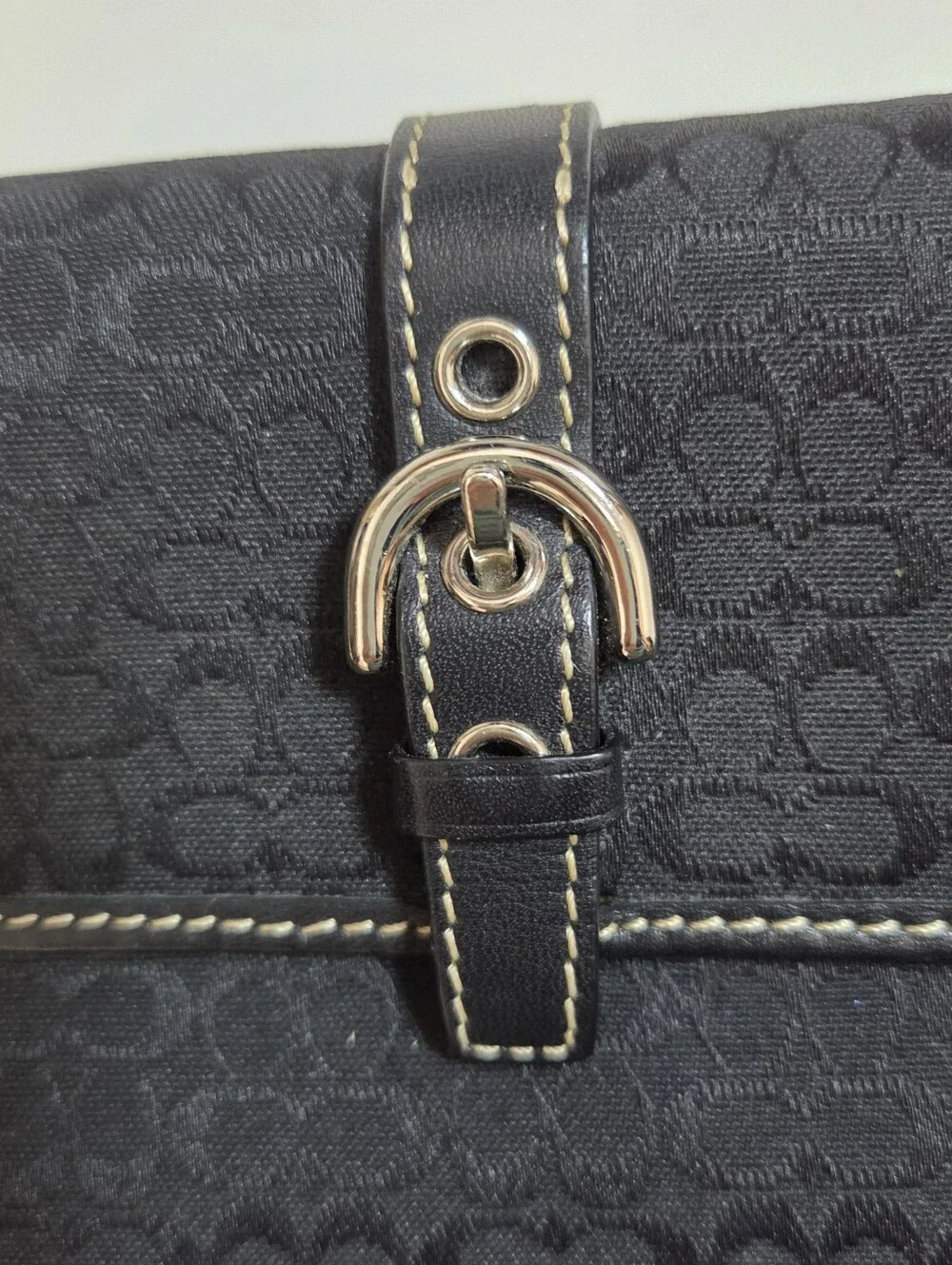 Vintage Y2K Coach Hamptons Black Signature Jacquard Wallet Buckle Detail